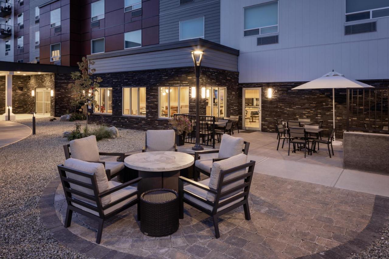 Towneplace Suites By Marriott West Kelowna Esterno foto