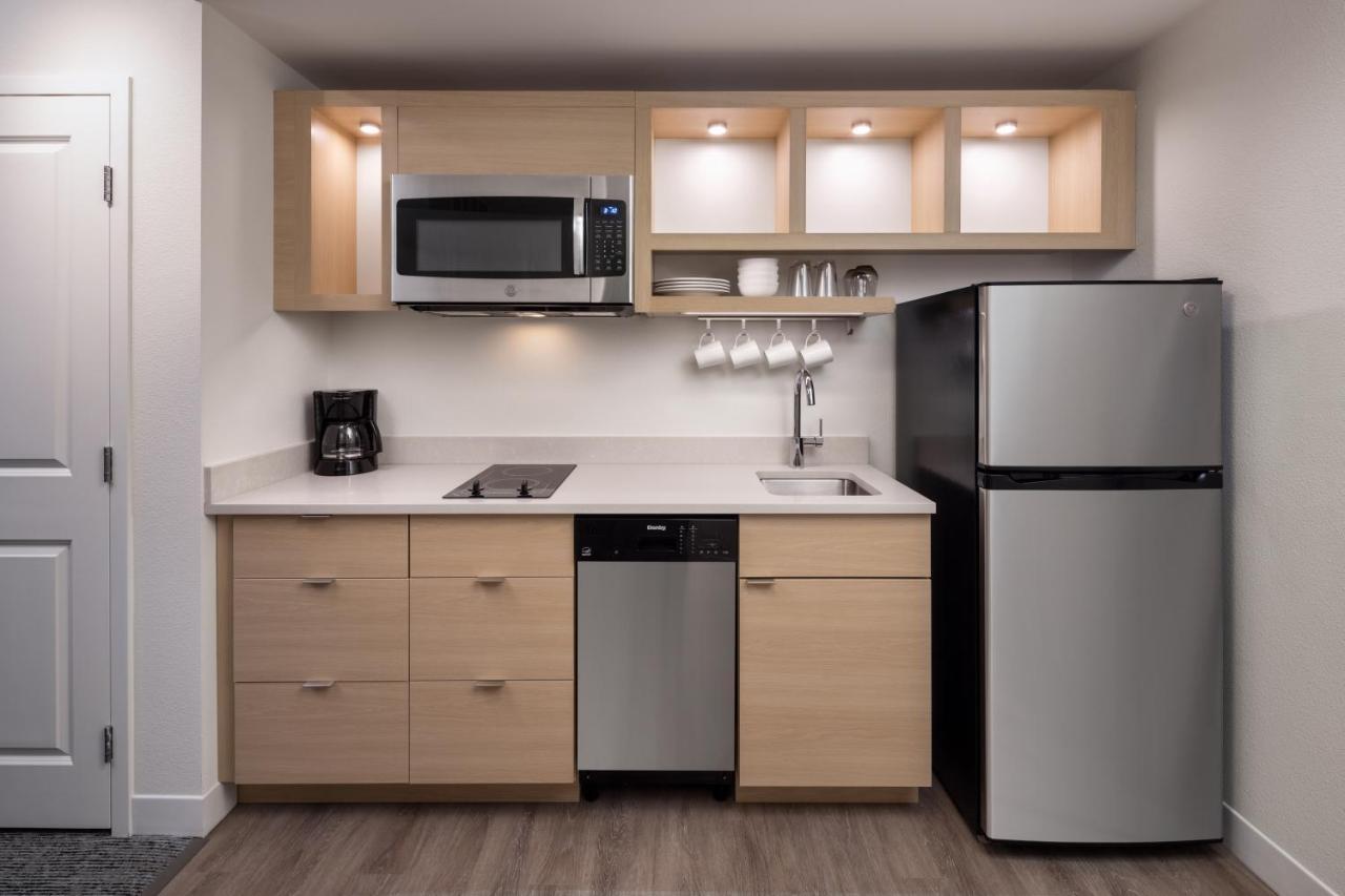 Towneplace Suites By Marriott West Kelowna Esterno foto