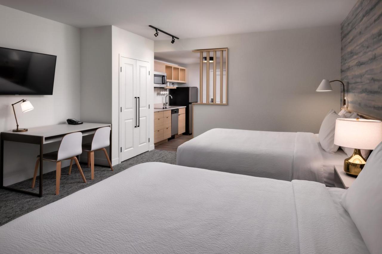 Towneplace Suites By Marriott West Kelowna Esterno foto