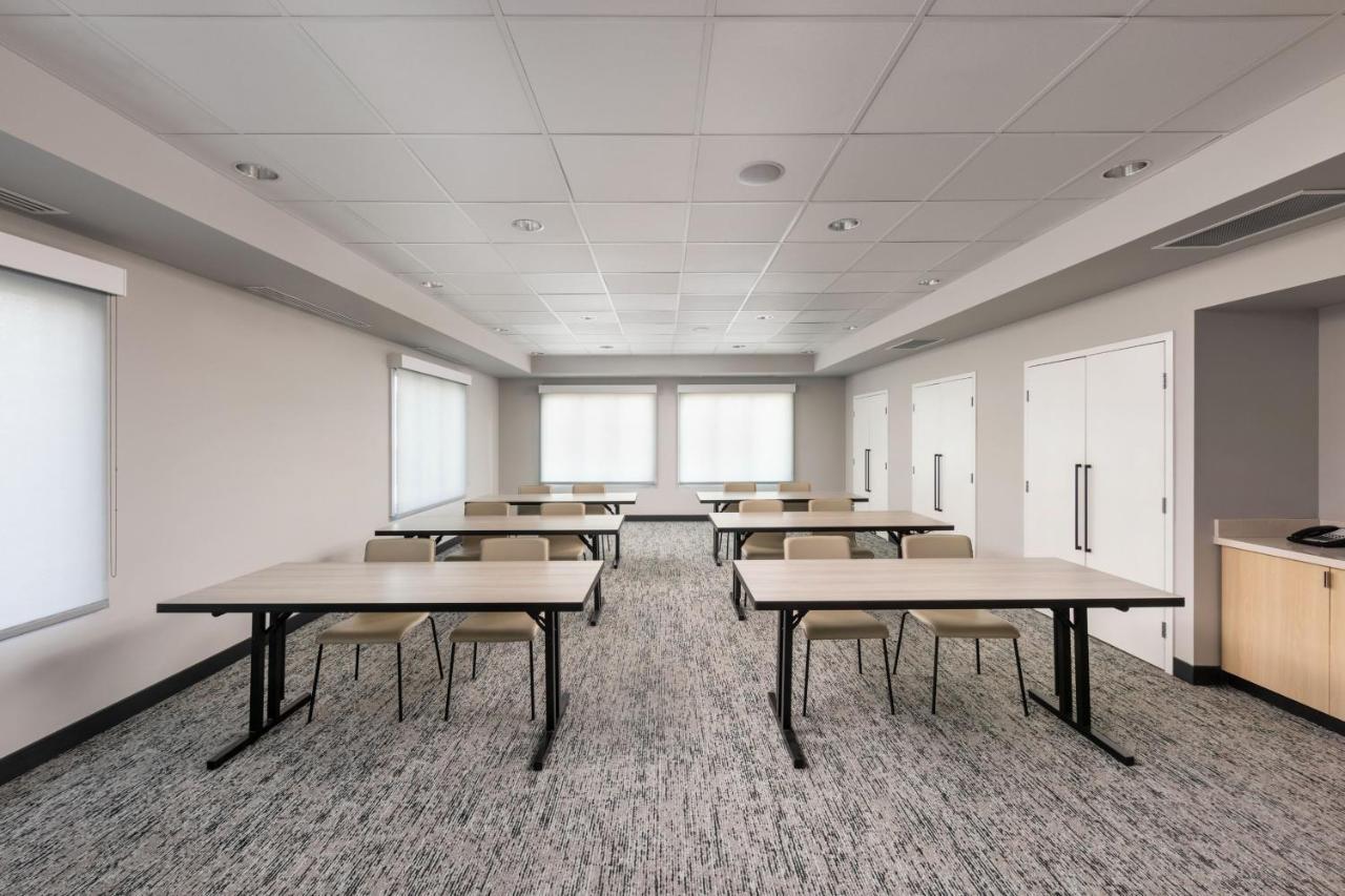 Towneplace Suites By Marriott West Kelowna Esterno foto