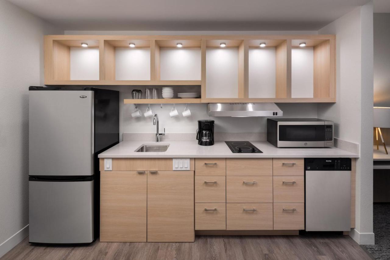 Towneplace Suites By Marriott West Kelowna Esterno foto